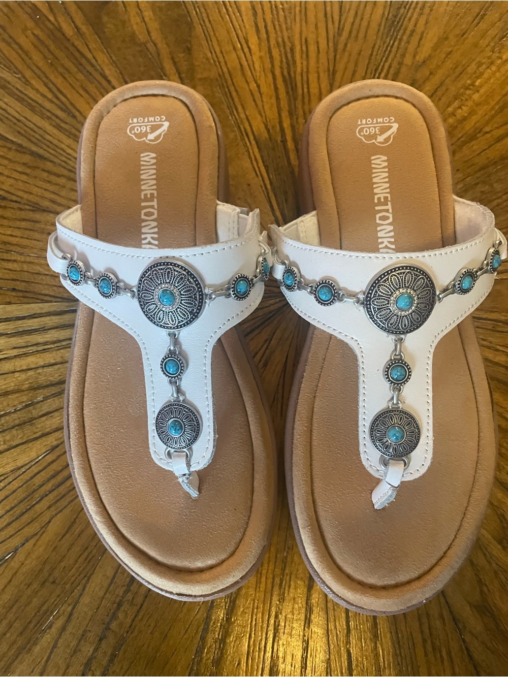Minnetonka White Leather Thong Sandals with Turquoise Medallions